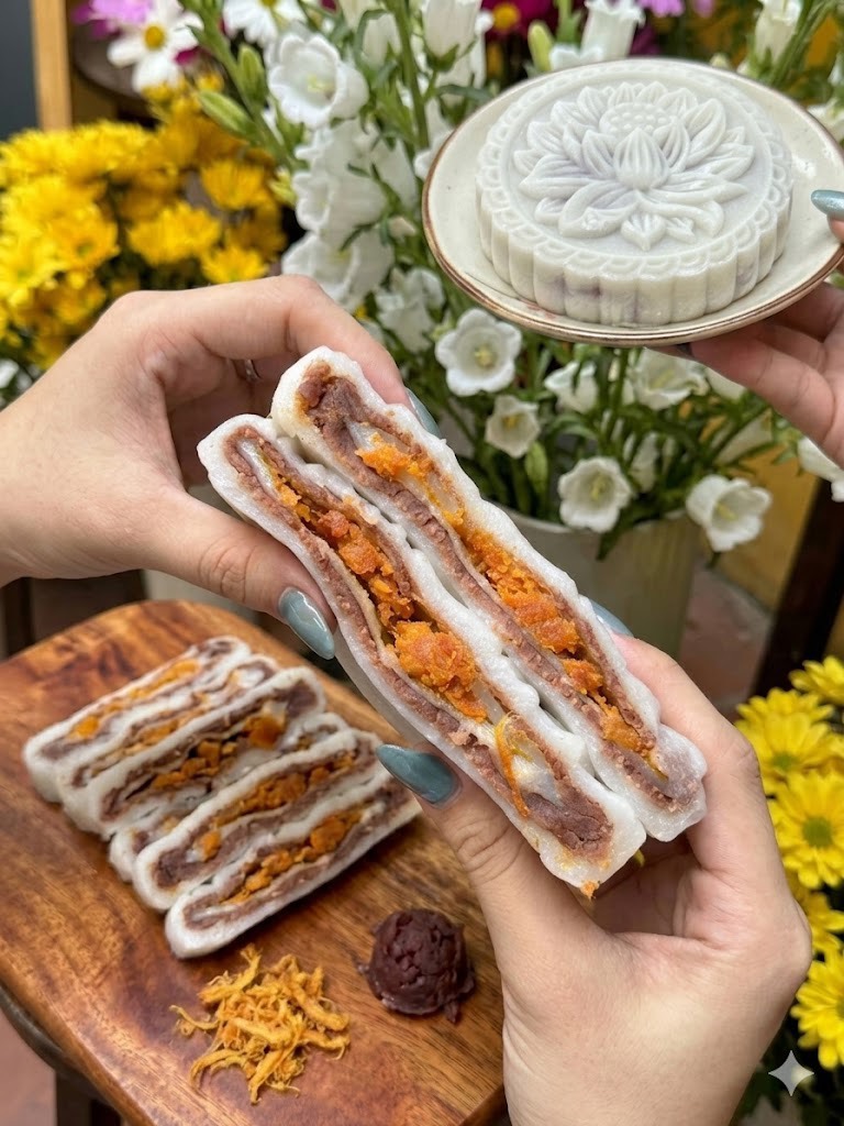 Hình ảnh Bánh Dẻo Khoai Môn Mochi Chà Bông Trứng Muối